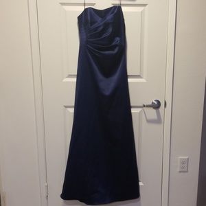 STRAPLESS BALL GOWN